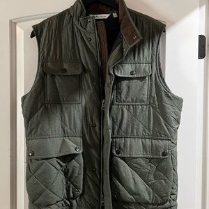 Peter Millar Sussex Quilted Vest in Dark Olive. Size Medium